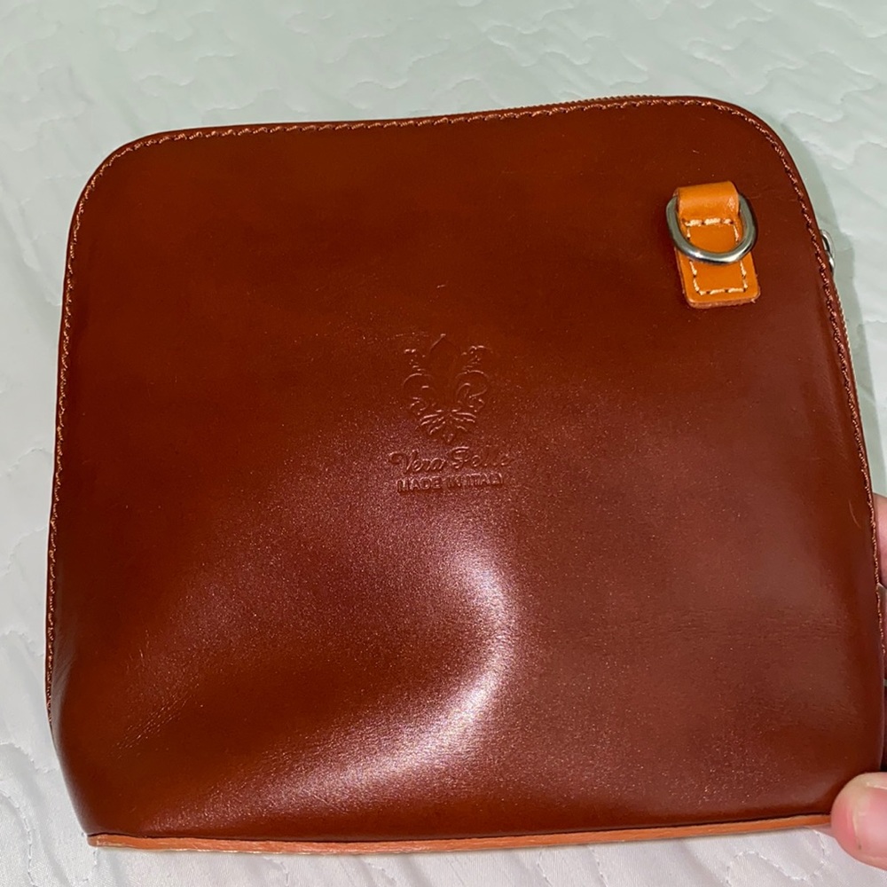 Beautiful Vera Pelle Italian leather crossbody bag